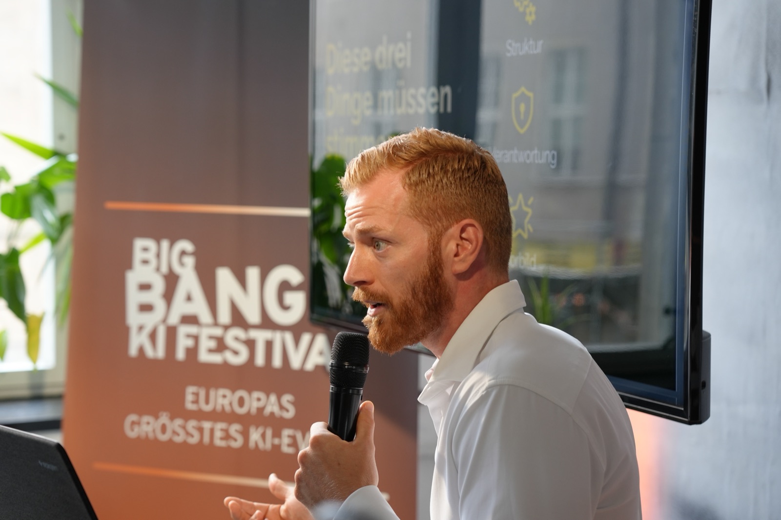 Rayk Hahne spricht beim Big Bang KI Festival